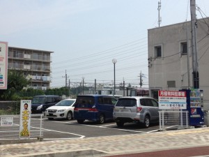 間々田駅前駐車場 栃木県小山市乙女3-114-2 （間々田駅西口ロータリー交番隣）